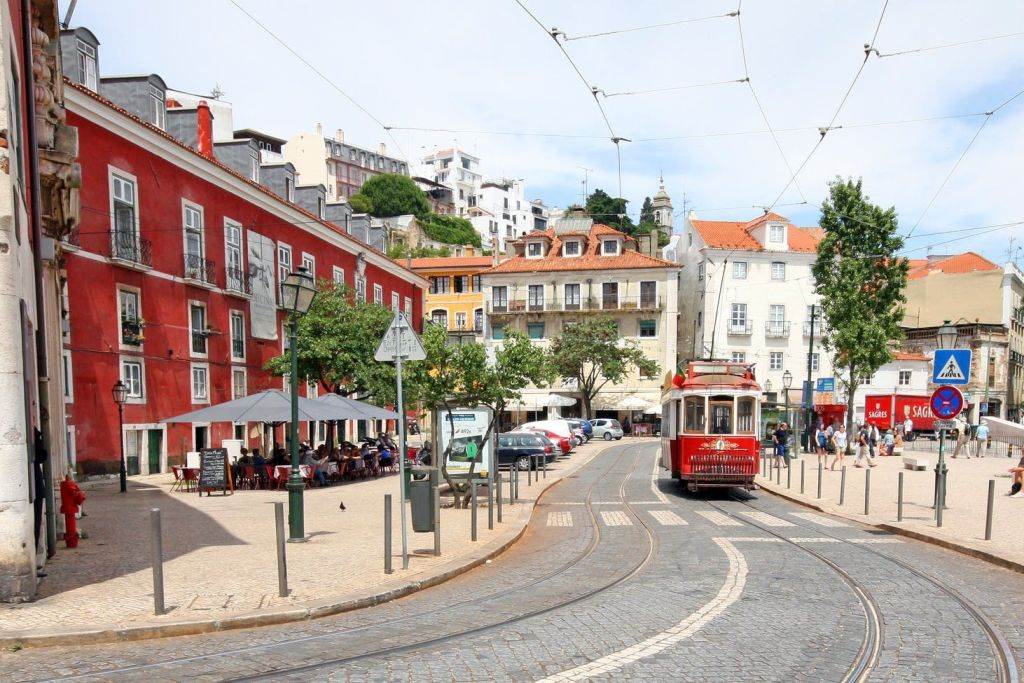 Lisbon: 72 or 96-Hour Hop-on Hop-off Bus, Boat, and Tram All-in-One tour