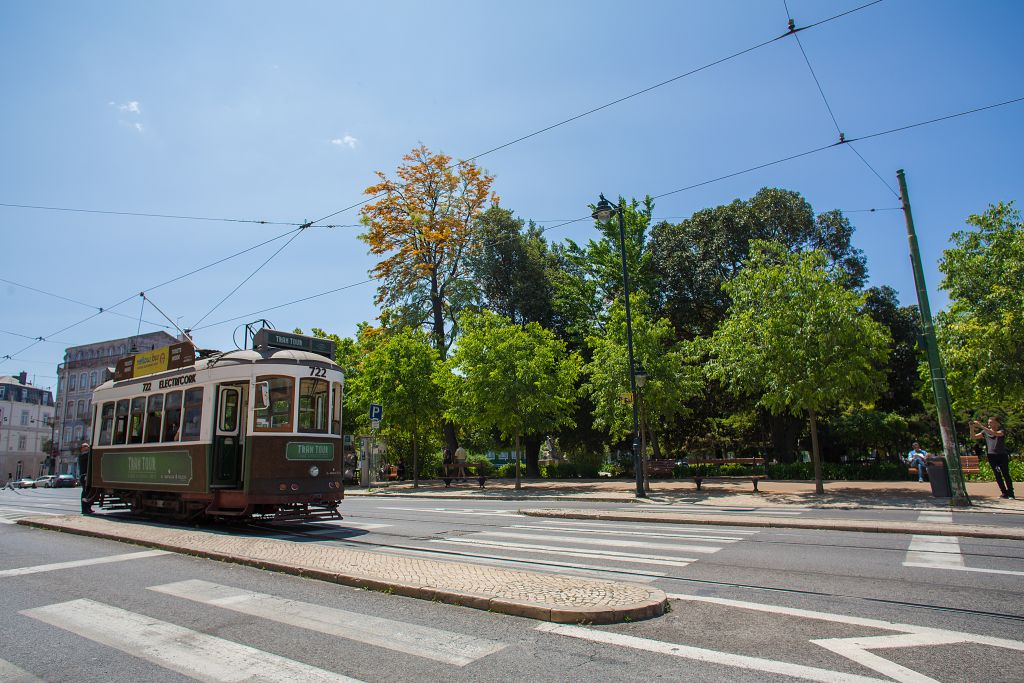 Lisbon: 72 or 96-Hour Hop-on Hop-off Bus, Boat, and Tram All-in-One tour
