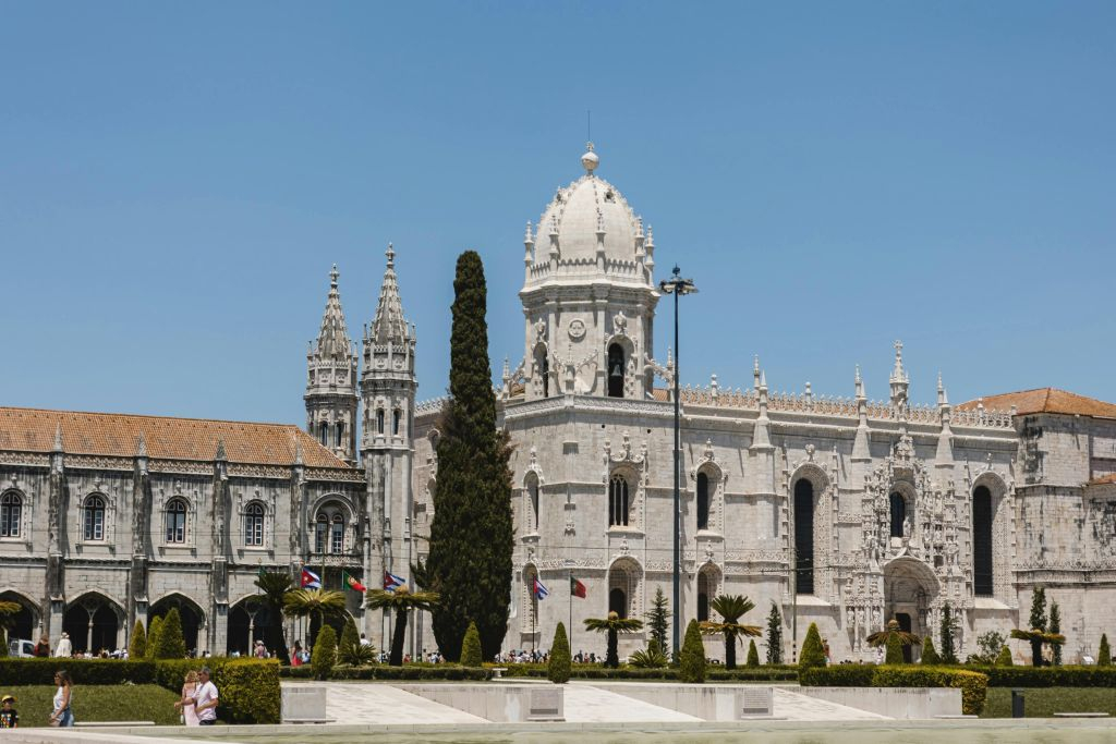 Lisbon: 72 or 96-Hour Hop-on Hop-off Bus, Boat, and Tram All-in-One tour