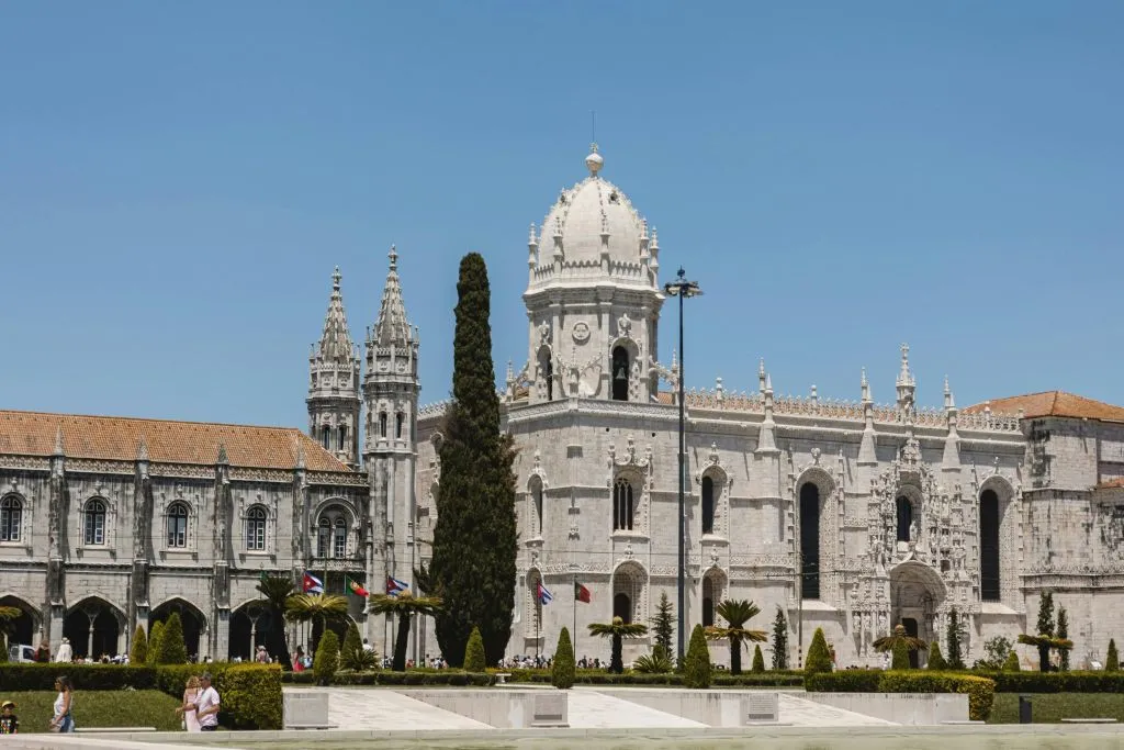 Lisbon: 72 or 96-Hour Hop-on Hop-off Bus, Boat, and Tram All-in-One tour