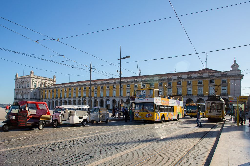 Lisbon: 72 or 96-Hour Hop-on Hop-off Bus, Boat, and Tram All-in-One tour