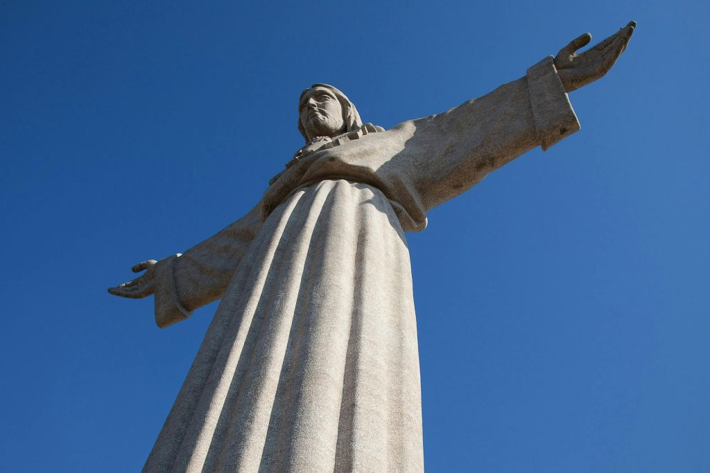 Lisbon: 72 or 96-Hour Hop-on Hop-off Bus, Boat, and Tram All-in-One tour