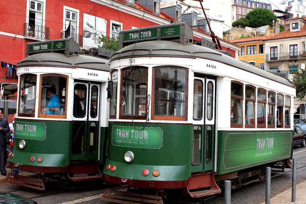 Lisbon: 72 or 96-Hour Hop-on Hop-off Bus, Boat, and Tram All-in-One tour