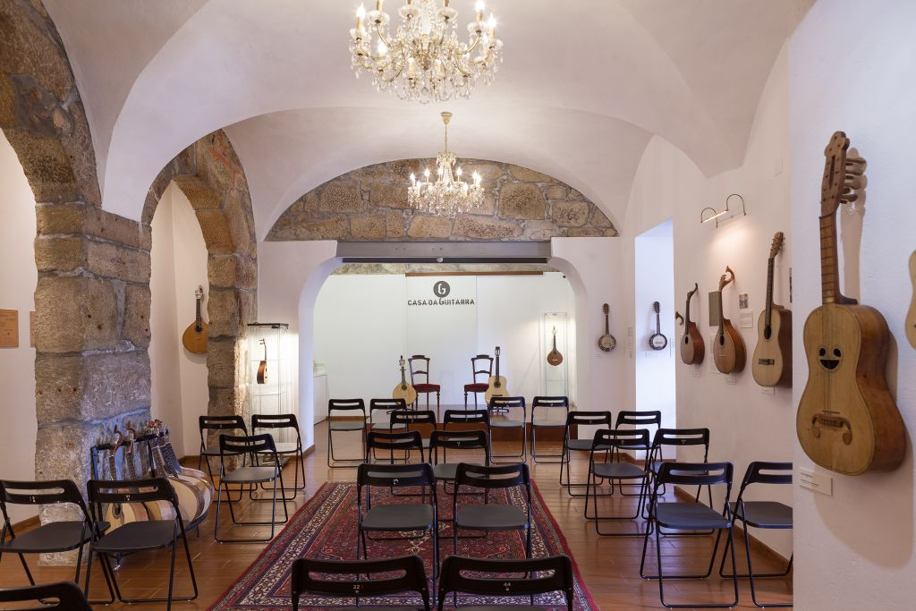 Porto: Fado by Casa da Guitarra