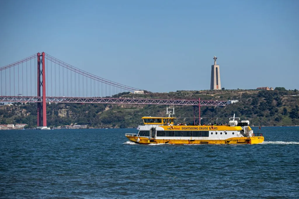 Yellow Bus Lisbon: 48-Hr Hop-on Hop-off Bus + River Cruise