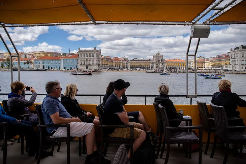 Yellow Bus Lisbon: 48-Hr Hop-on Hop-off Bus + River Cruise