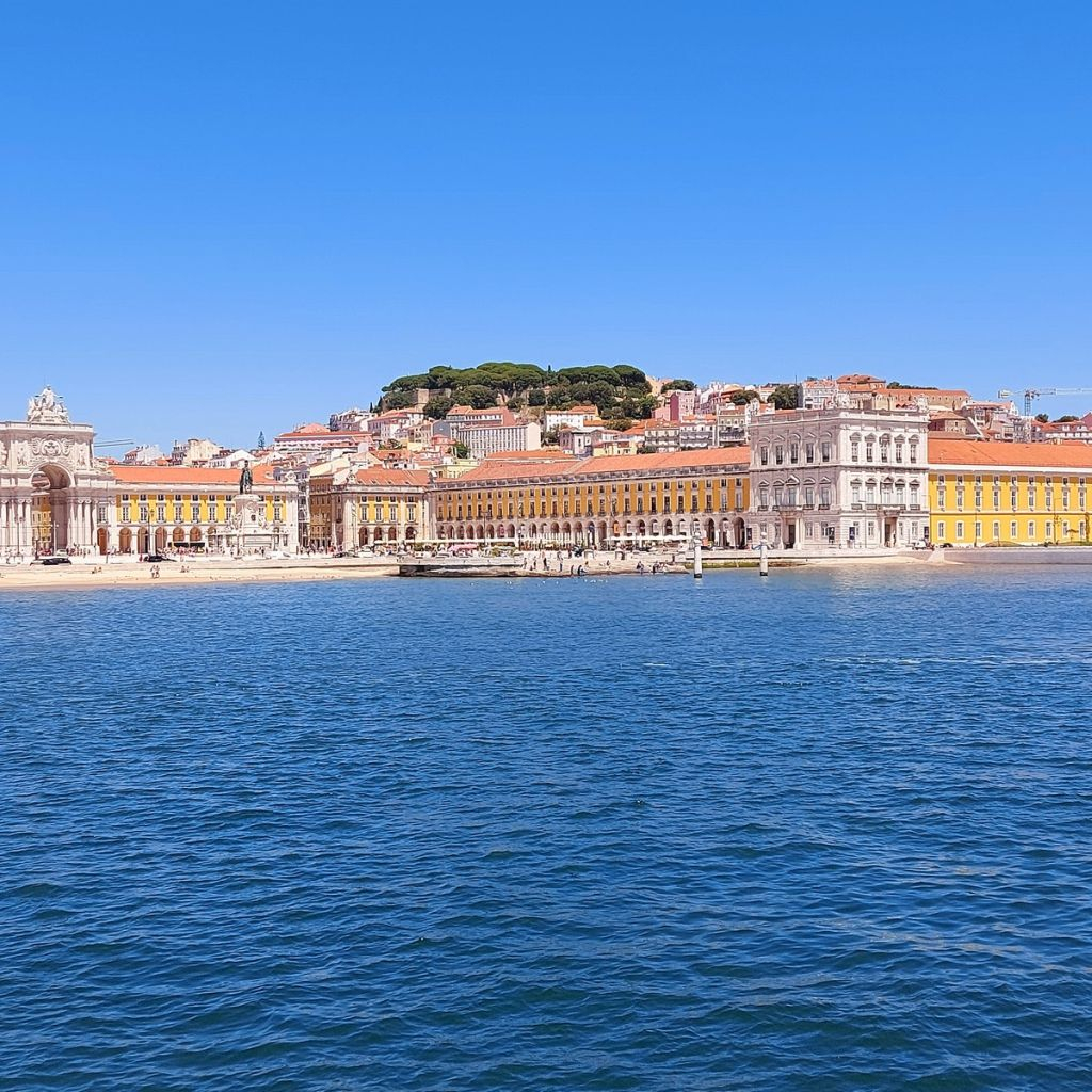 Lisbon: Hop-on Hop-off Boat Tour by Yellow Boat