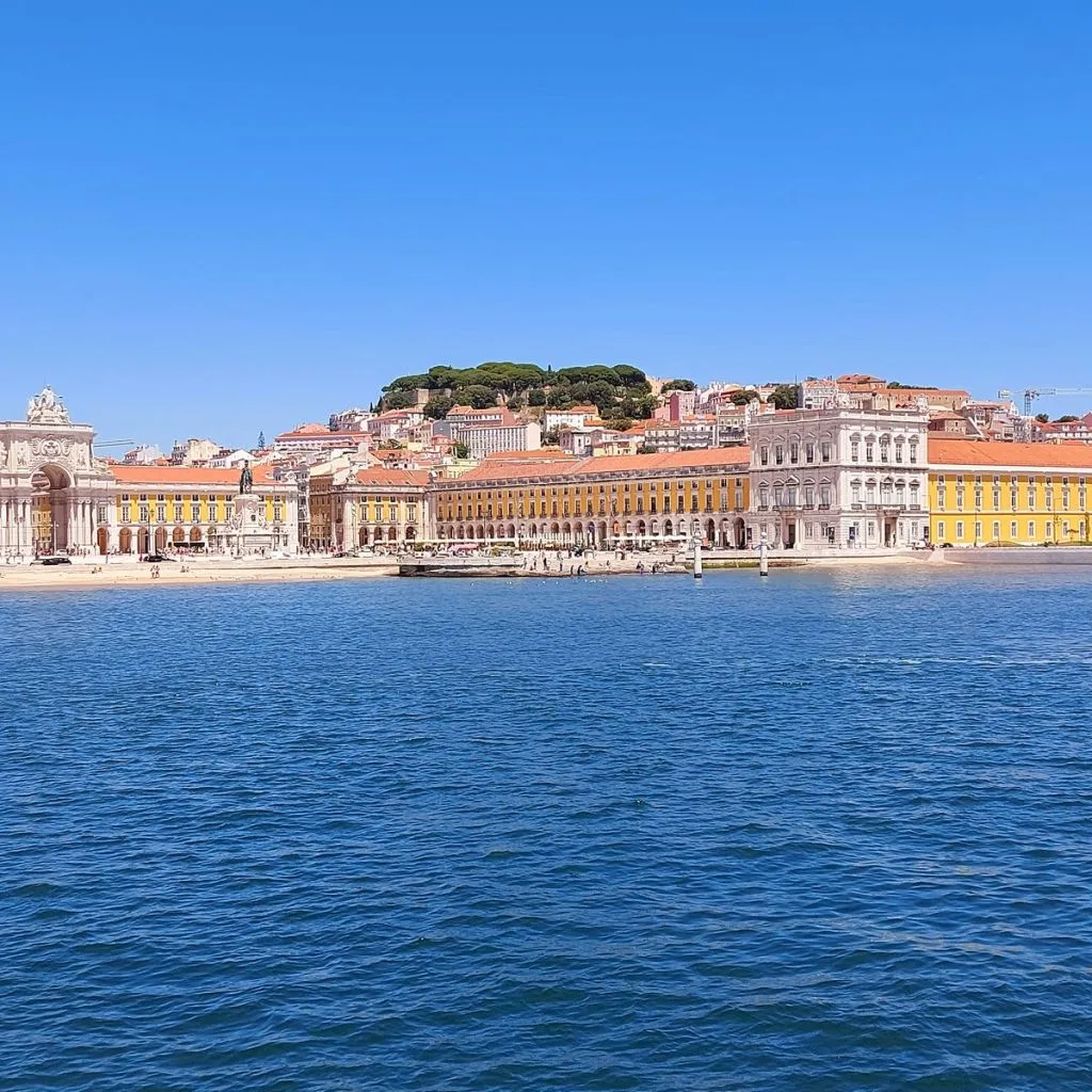 Lisbon: Hop-on Hop-off Boat Tour by Yellow Boat