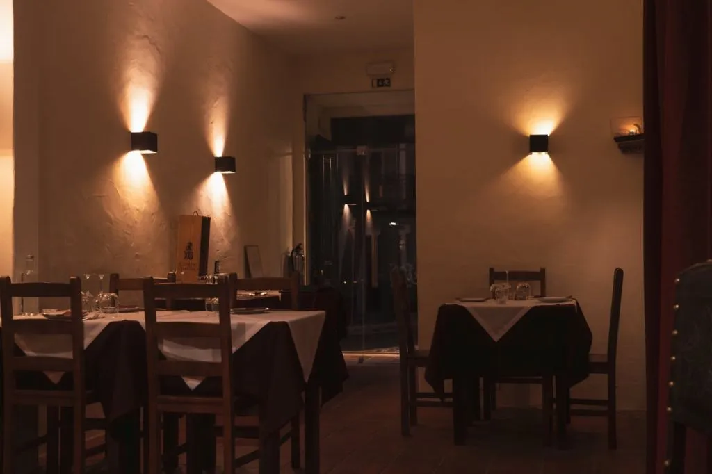 Canto do Poeta: Traditional Fado Show with Dinner