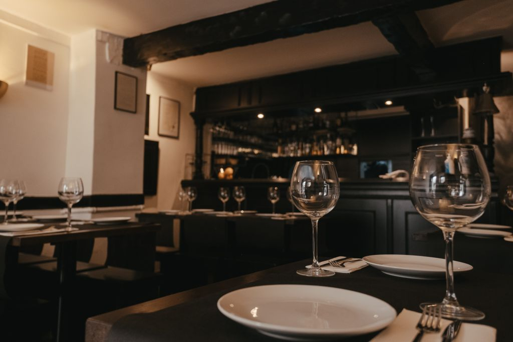 Canto do Poeta: Traditional Fado Show with Dinner
