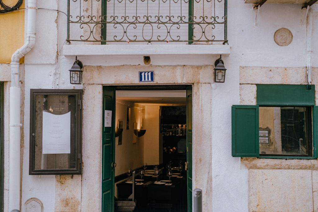 Canto do Poeta: Traditional Fado Show with Dinner