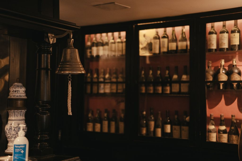 Canto do Poeta: Traditional Fado Show with Dinner