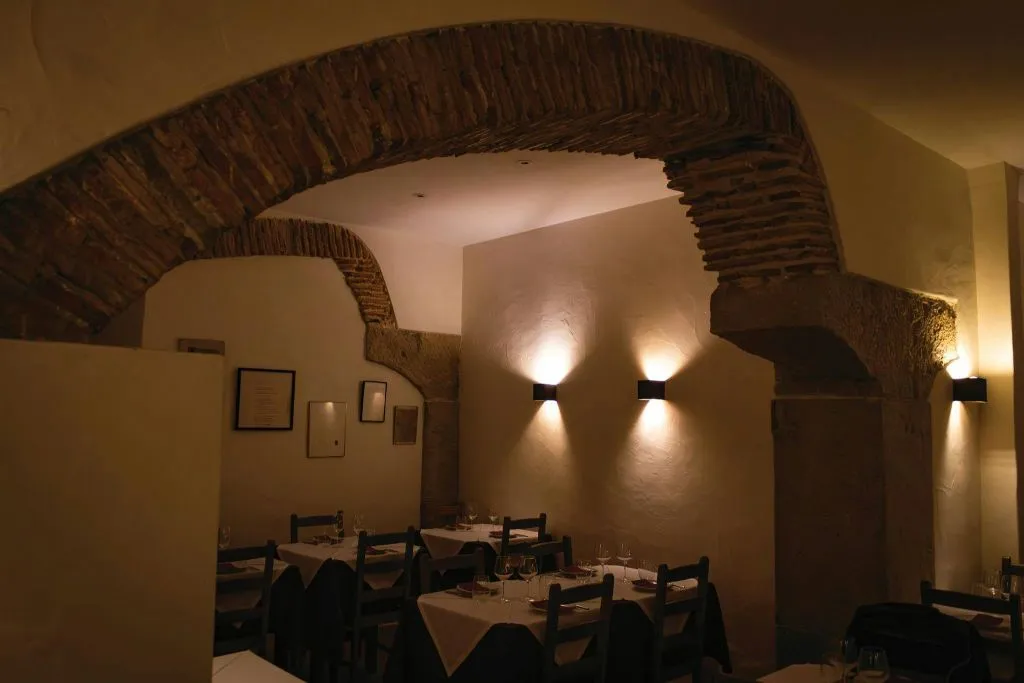 Canto do Poeta: Traditional Fado Show with Dinner