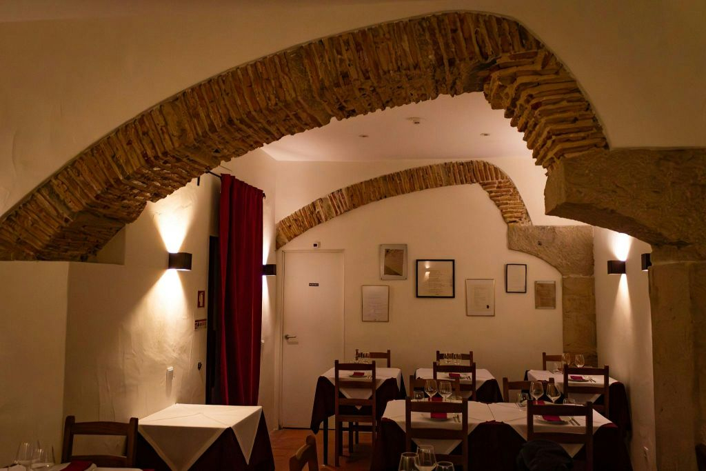 Canto do Poeta: Traditional Fado Show with Dinner