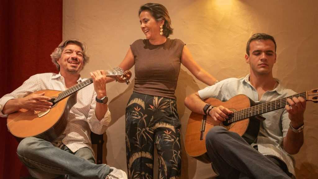 Canto do Poeta: Traditional Fado Show with Dinner