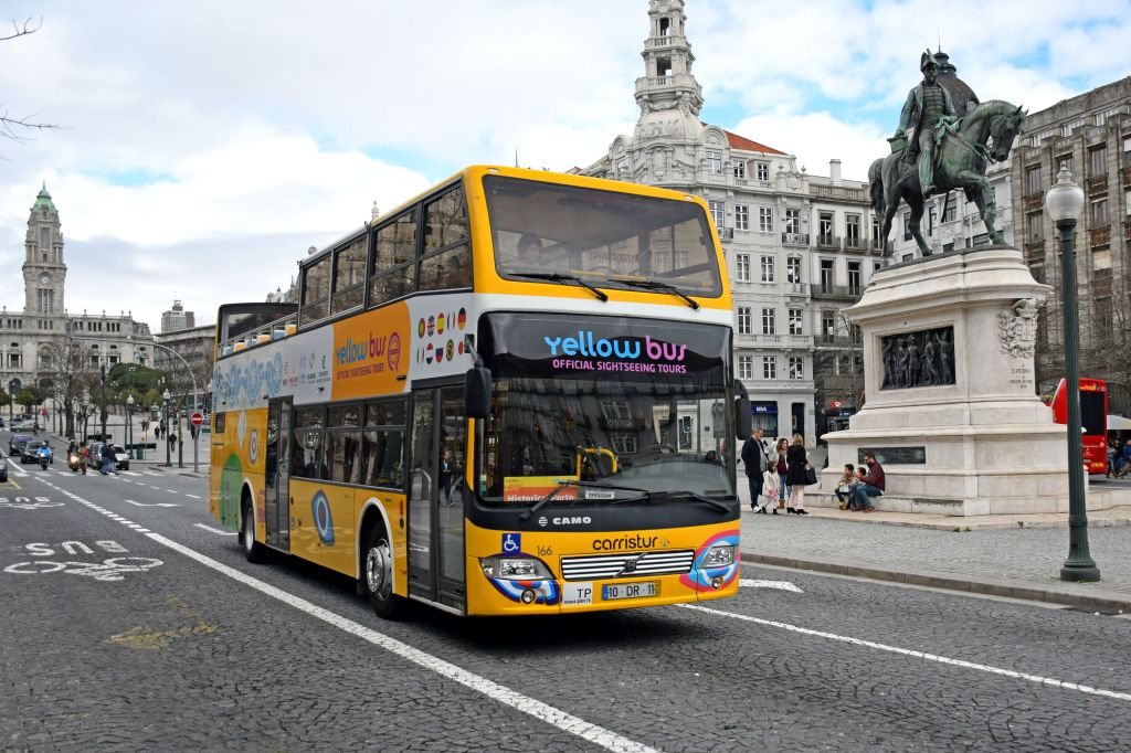 Porto: Yellow Bus Hop-on Hop-off Tour, River Cruise & Wine Cellar Visit