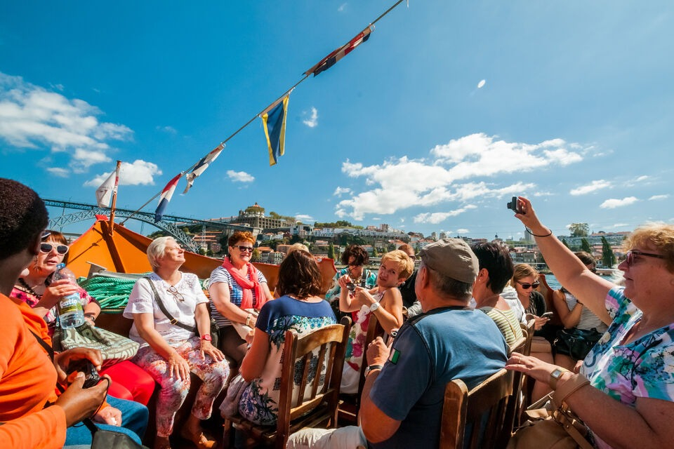 Oporto: Visita de medio día en autobús con cata de vinos de Oporto + Crucero