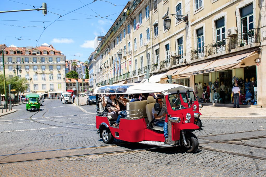 TukTuk around Porto + Winery with tasting + Cruise