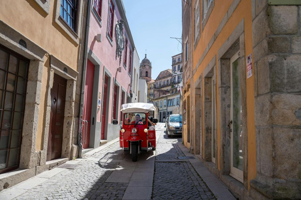 TukTuk around Porto + Winery with tasting + Cruise