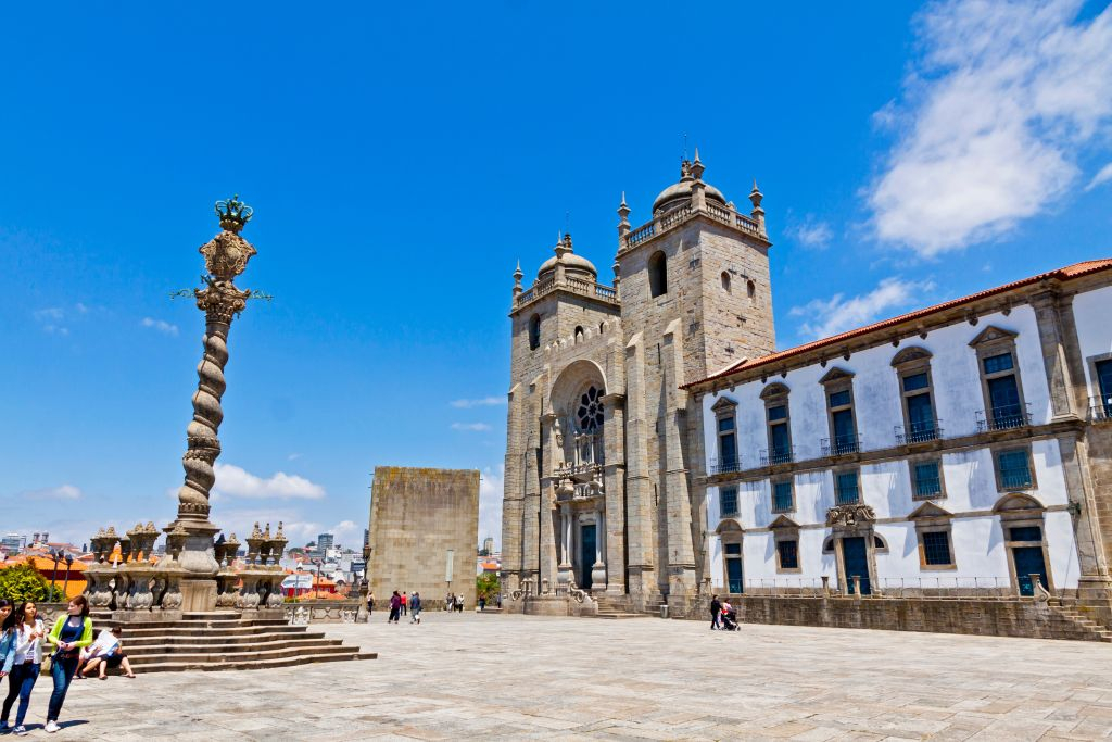 Porto: Full Day City Tour by Bus with Wine Cellar, Lunch and Cruise