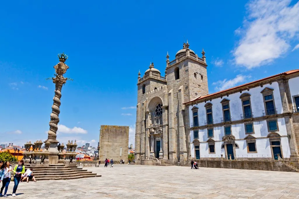 Porto: Full Day City Tour by Bus with Wine Cellar, Lunch and Cruise