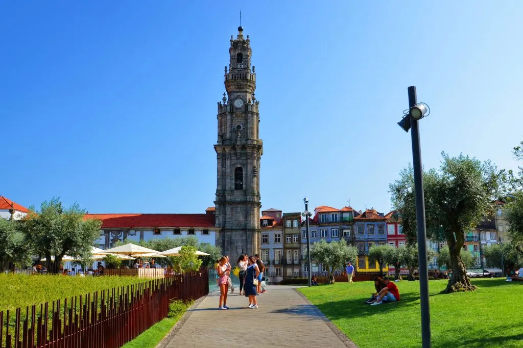 Porto: Full Day City Tour by Bus with Wine Cellar, Lunch and Cruise