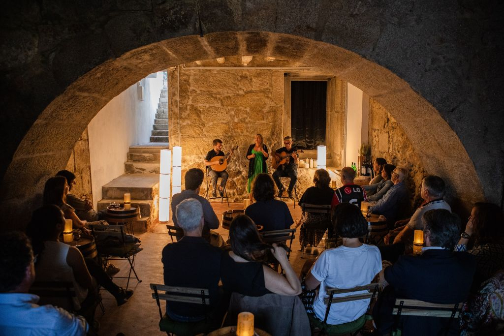 Porto: A Casa do Fado - Sao Joao Novo