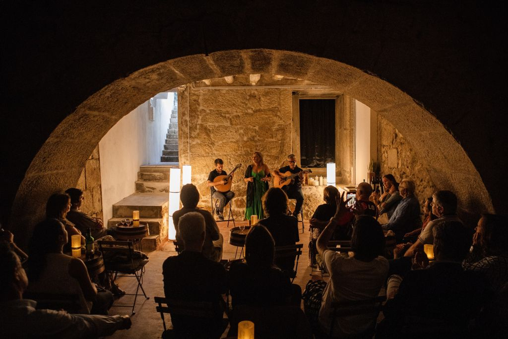 Porto: A Casa do Fado - Sao Joao Novo