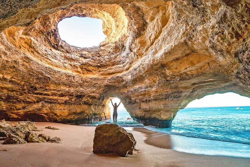 Grotte di Benagil: Tour in barca all'alba da Portimão