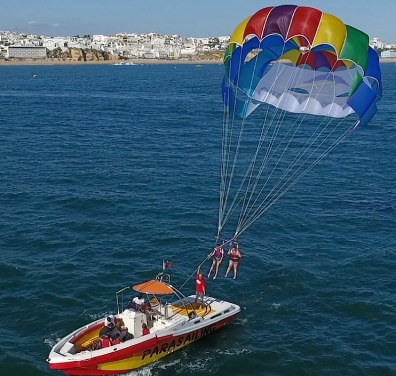 Parasailing in Albufeira