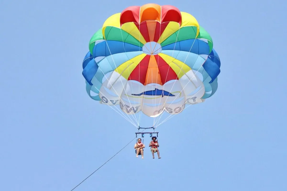 Parasailing in Albufeira
