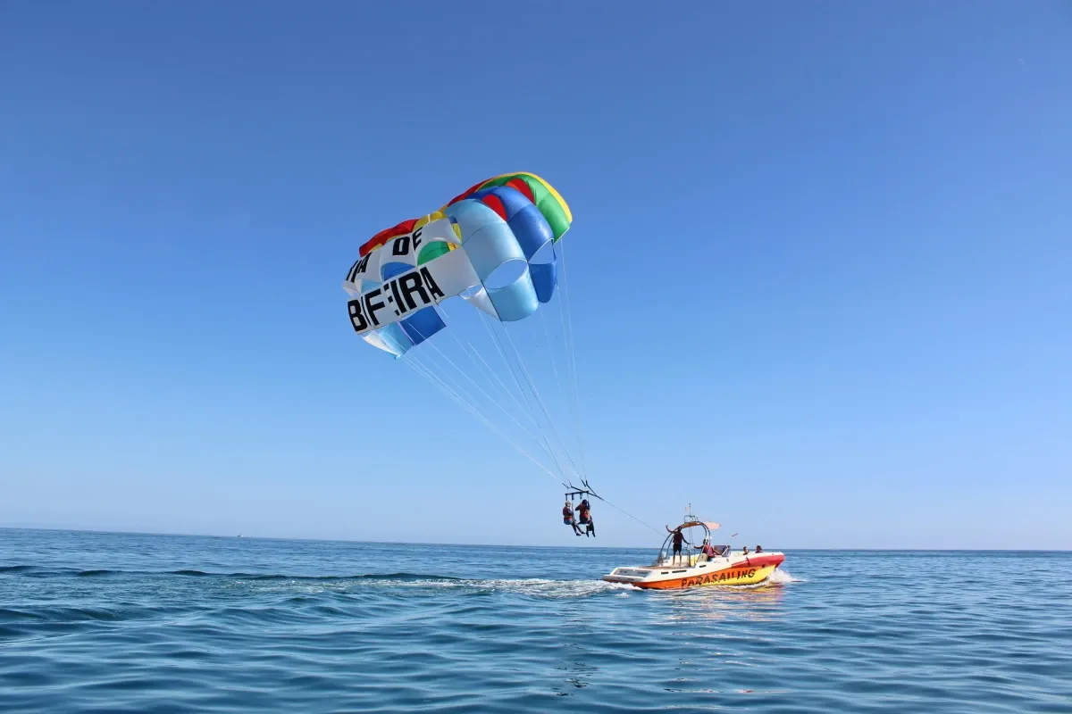 Parasailing in Albufeira