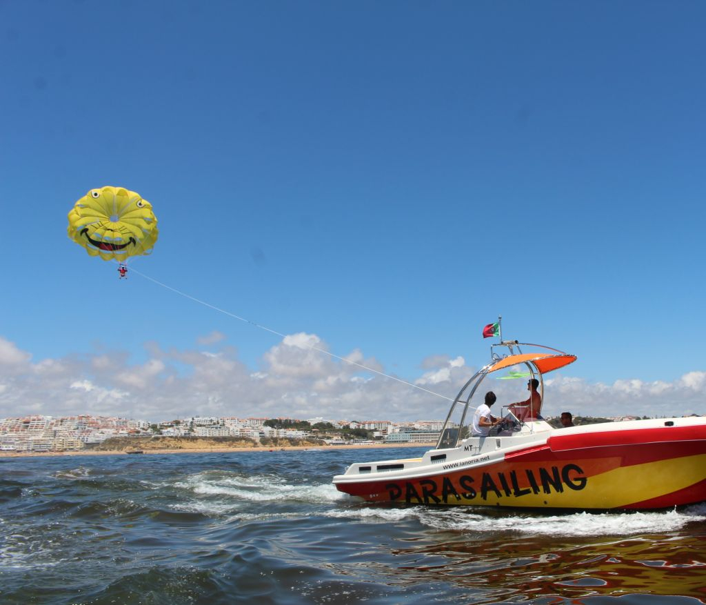 Parasailing in Albufeira