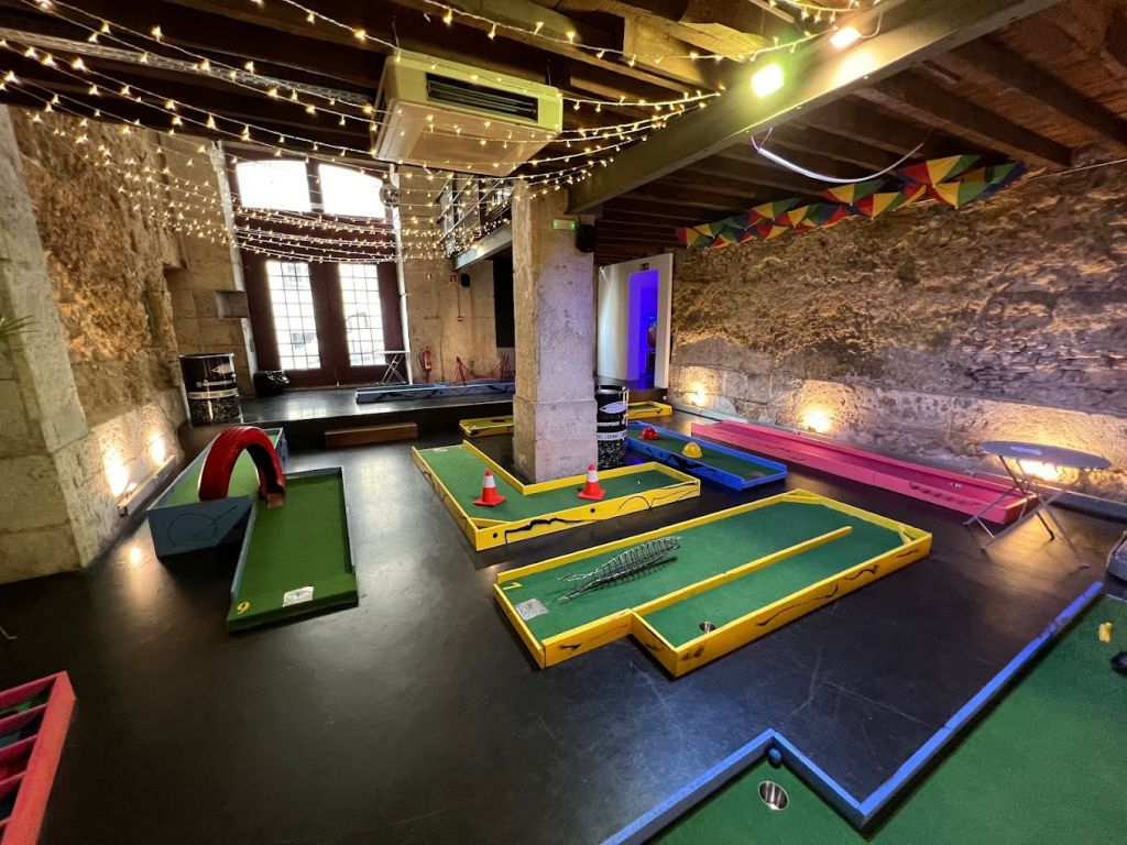 Minigolf Lisbon: 18 hole Minigolf Course + Bar Area Access