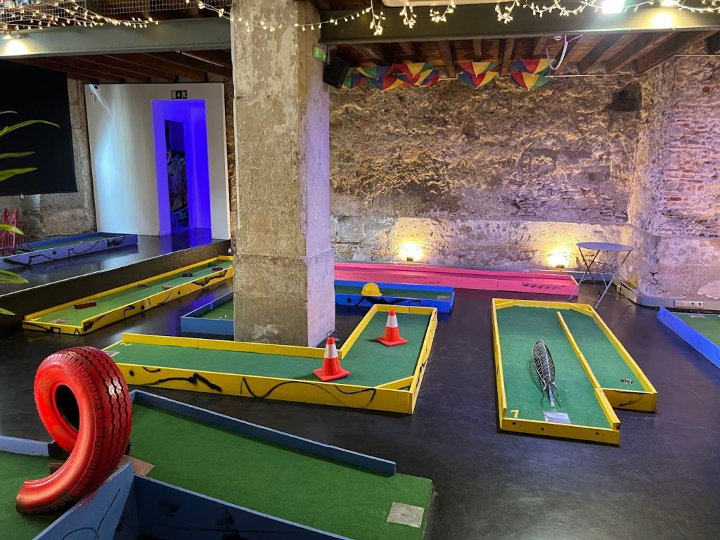Minigolf Lisbon: 18 hole Minigolf Course + Bar Area Access