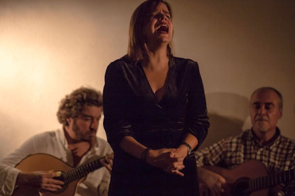 Associação do Fado Casto: Spettacolo di Fado + Tapas e bevande