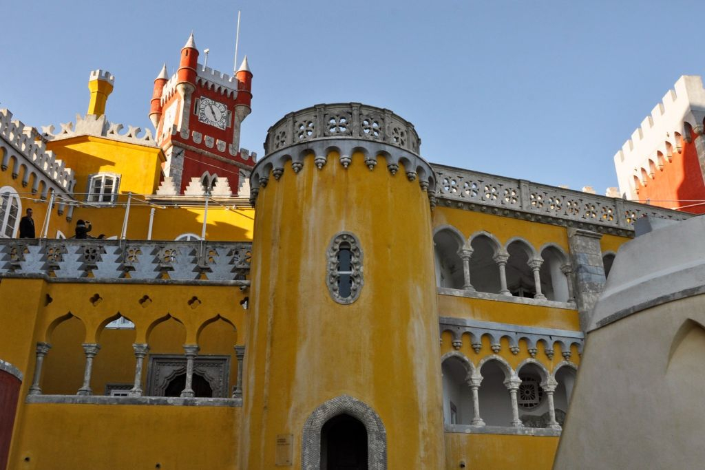Day Trip from Lisbon: Cascais, Pena Palace & Quinta da Regaleira