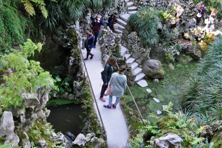 Day Trip from Lisbon: Cascais, Pena Palace & Quinta da Regaleira