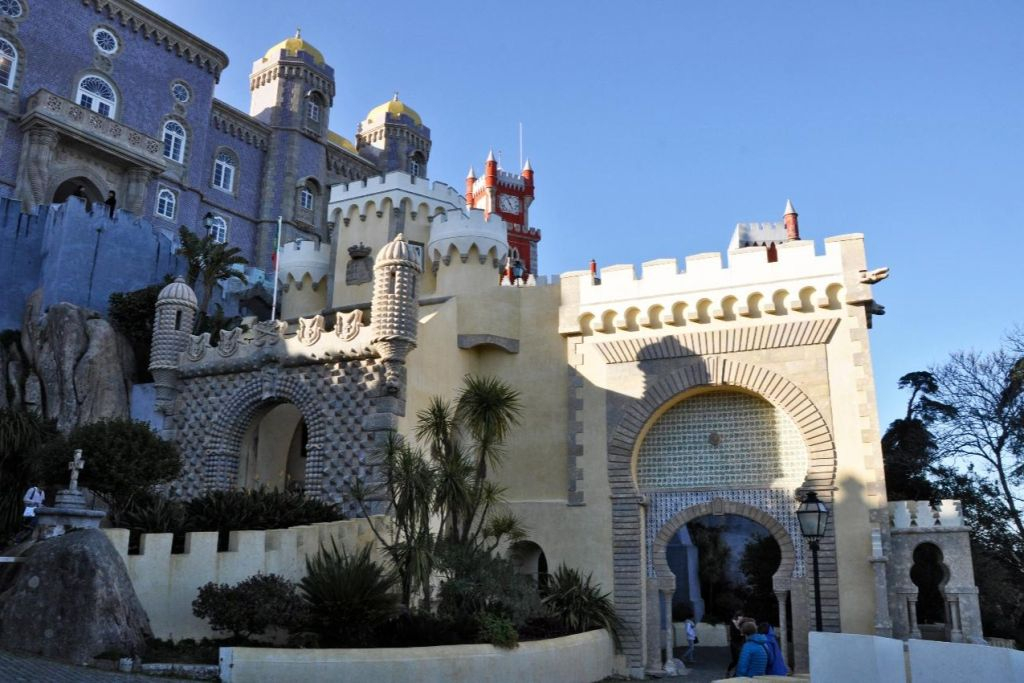 Day Trip from Lisbon: Cascais, Pena Palace & Quinta da Regaleira