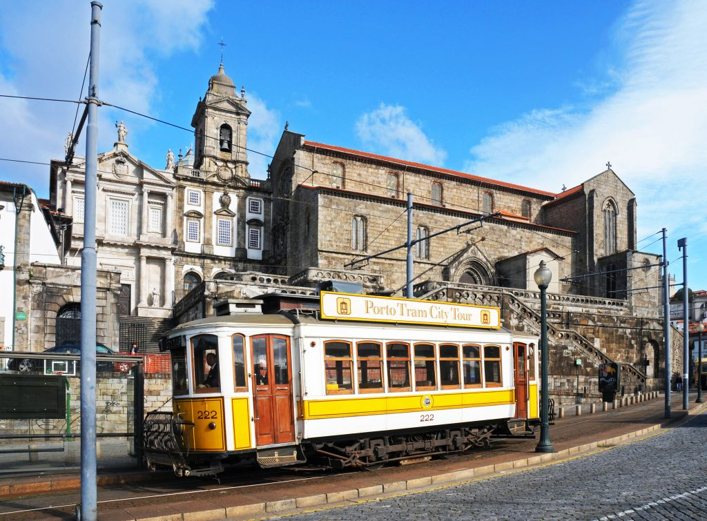 Oporto: Yellow Bus Hop-on Hop-off Tour + Tram City Tour