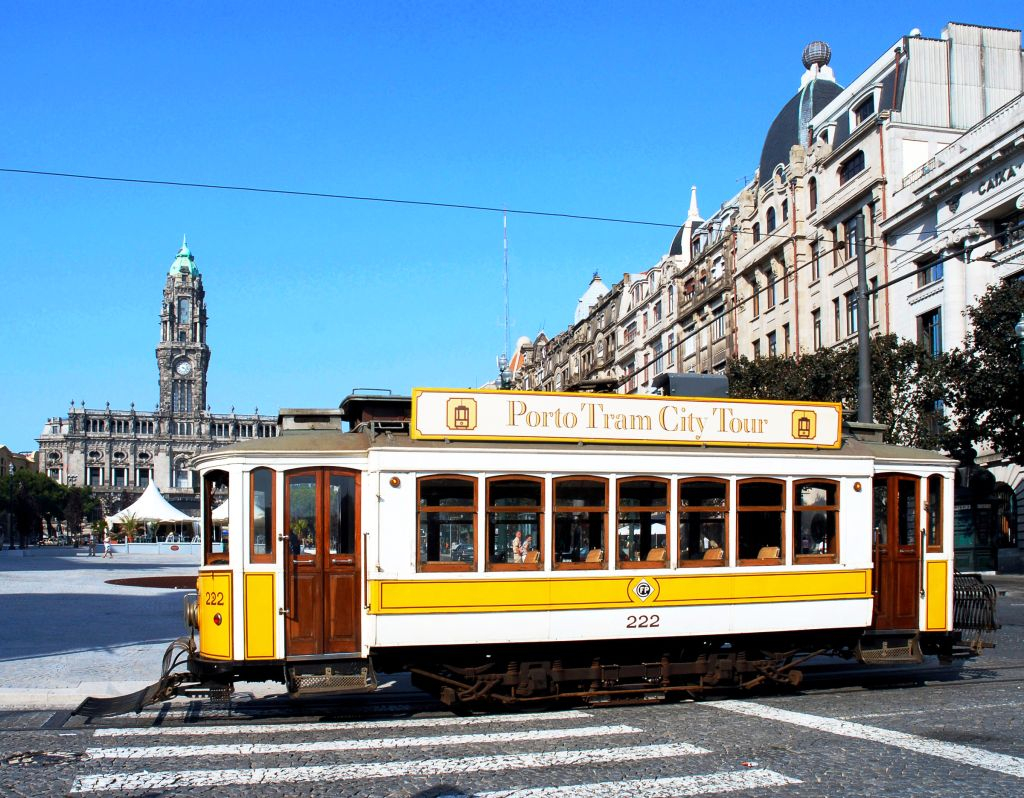 Oporto: Yellow Bus Hop-on Hop-off Tour + Tram City Tour