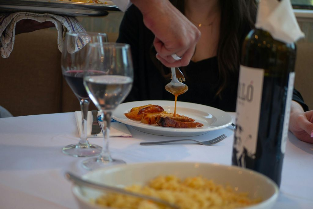 Douro Valley: Cruise from Porto to Pinhão with Breakfast, Lunch & Wine Tasting