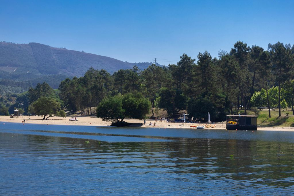Douro Valley: Cruise from Porto to Pinhão with Breakfast, Lunch & Wine Tasting