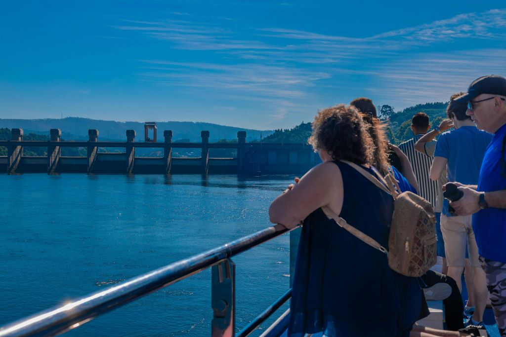 Douro Valley: Cruise from Porto to Pinhão with Breakfast, Lunch & Wine Tasting
