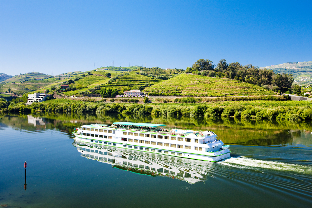 Douro Valley: Cruise from Porto to Pinhão with Breakfast, Lunch & Wine Tasting