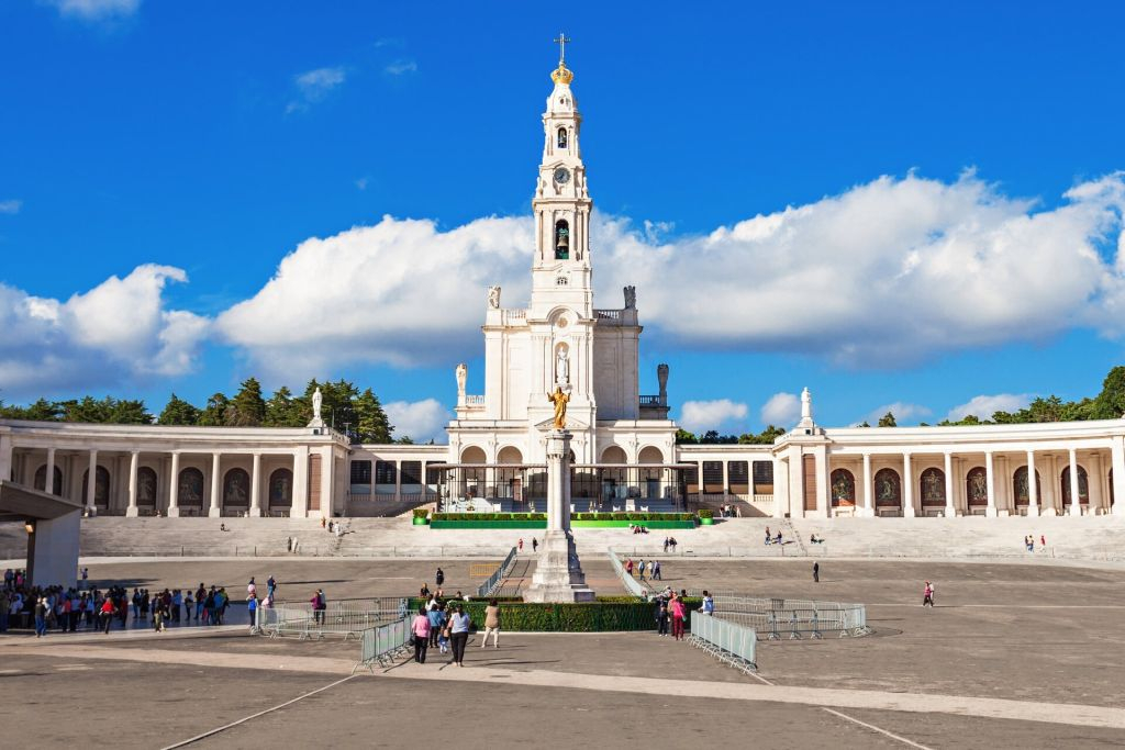 Day Tour from Lisbon: Fátima, Batalha, Nazaré & Óbidos