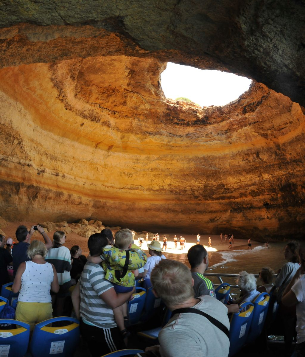 Caves and Dolphin Watching Cruise from Albufeira - Dreamer (Jet Boat)
