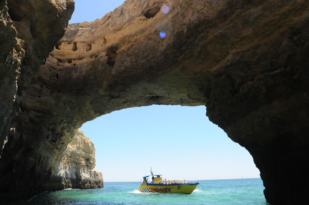 Caves and Dolphin Watching Cruise from Albufeira - Dreamer (Jet Boat)