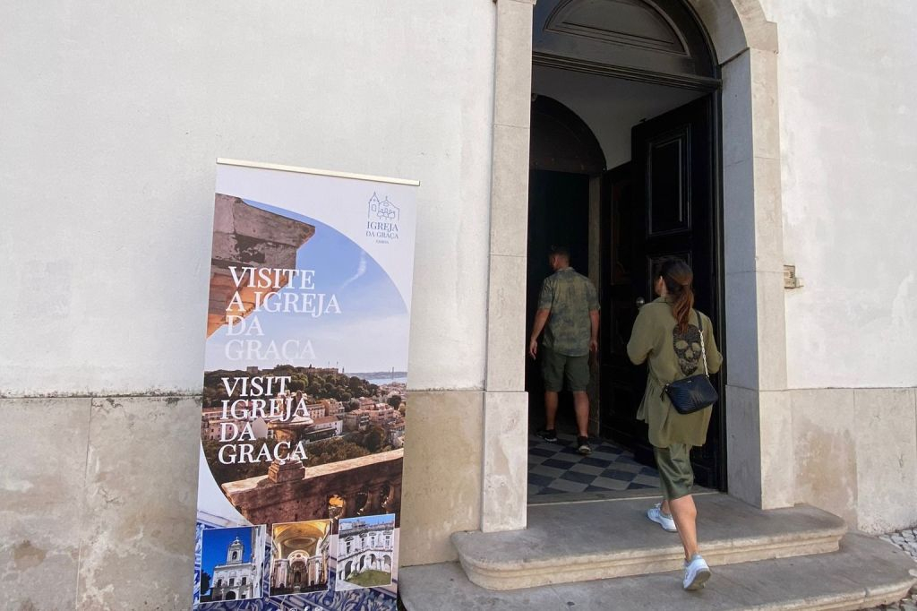 Igreja da Graça with Terrace Views + Drink