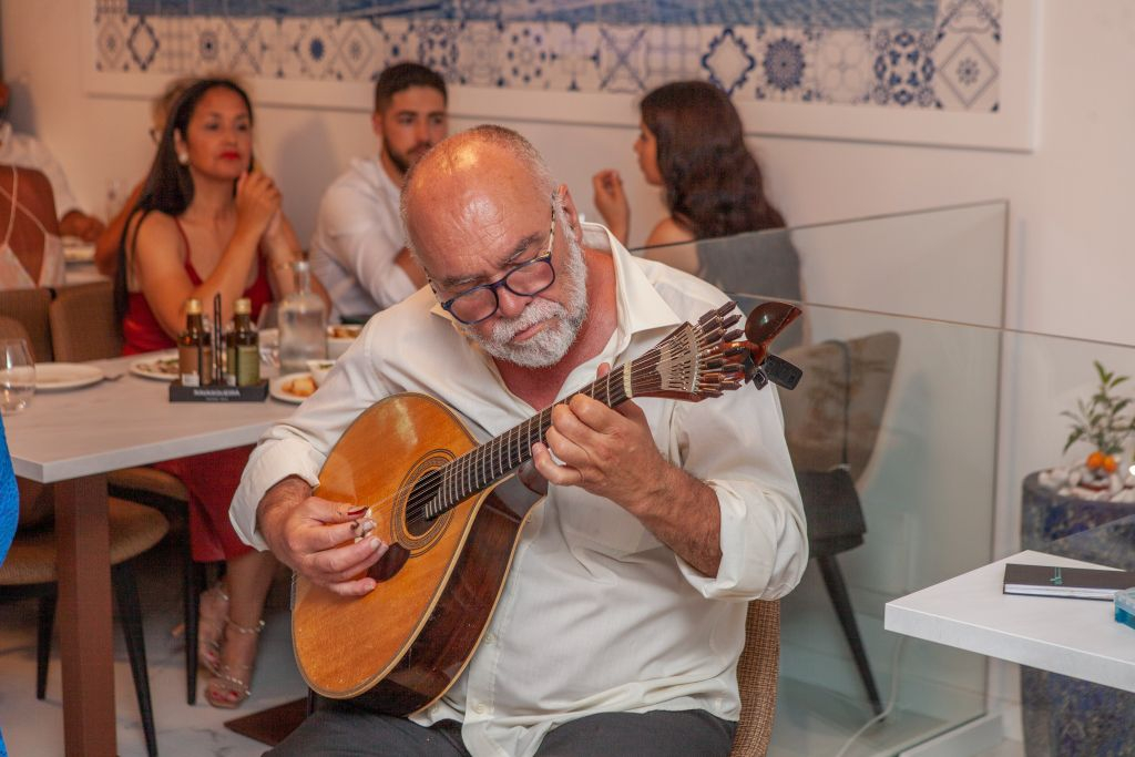 Portimão: Spettacolo di fado con degustazione di tapas algarviane